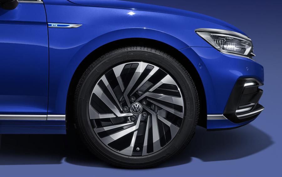Колеса Volkswagen Magotan GTE (B8L) 2019 года  (фото 7 из 12)